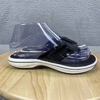 Sandalias de tanga Cloudsteppers by CLARKS para mujer talla 5 negras Brinkley Sail charol Foto 1 de 4