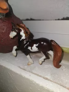 Breyer compañero de establo caballo pinto freisian - Imagen 1 de 2