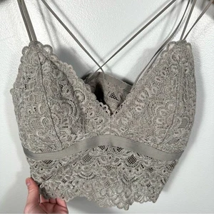 Gilly Hicks Grey V-Neck Crochet Lace Bralette NWOT Size Large Chic Cute Dainty - Picture 1 of 16