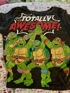 T-shirt Totally Awesome `2 bambino adolescente mutante tartarughe ninja ottime condizioni ciao 5 - Foto 1 di 4