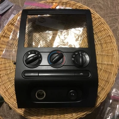 2004 2005 2006 2007 2008 FORD F150 RADIO BEZEL Heat AC Controller 4L302BL3JA6 - Image 1 of 4