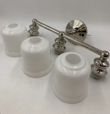 Aplique triple Pottery Barn Merten con pantallas de vidrio níquel pulido #8023D LEER Foto 1 de 4