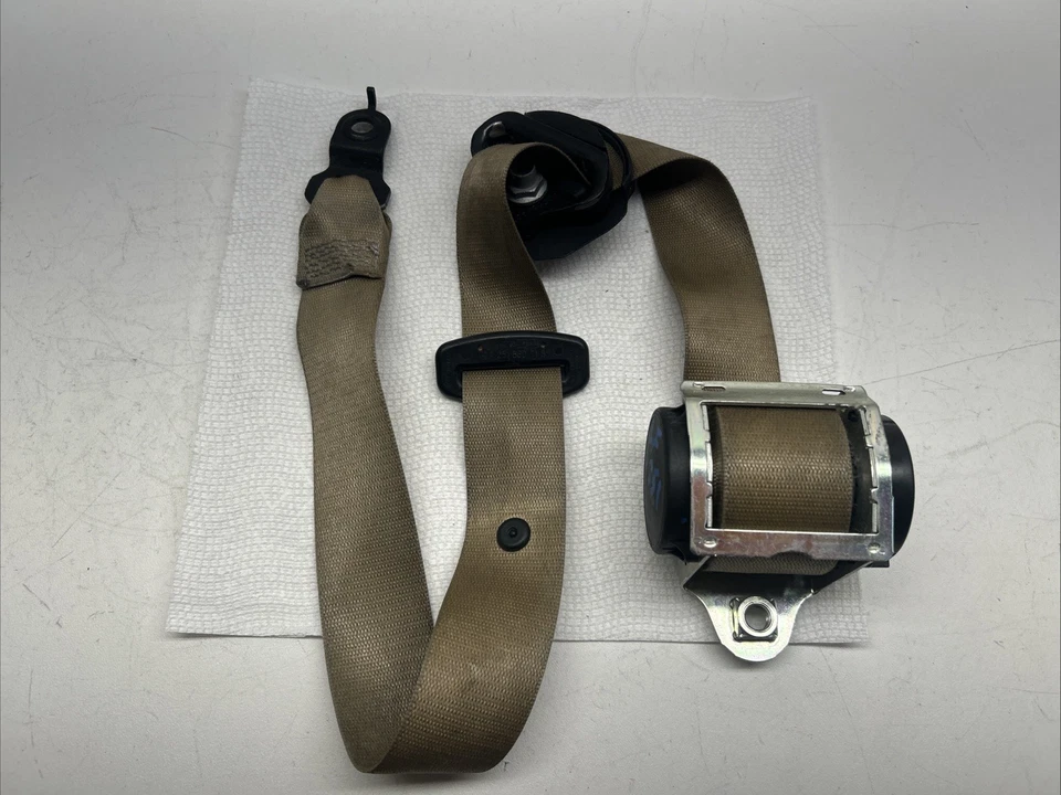 OEM Front Right Seat Belt Actuator 2009 2010 2011 Mercedes-Benz ML350 2518607185 - Image 1 of 4