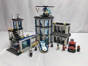 RETIRED 100% Complete LEGO CITY Police Station 60141 With Instructions - Picture 1 of 16