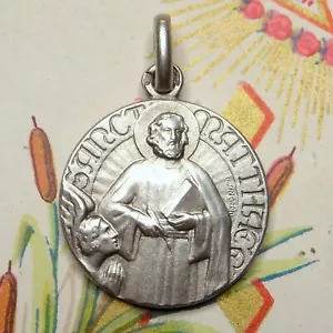 Antico ciondolo in argento religioso francese. San Matteo Apostolo. Di Tricard. - Foto 1 di 4