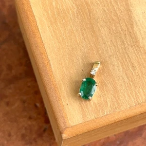 Vintage 14KT Yellow Gold Genuine Oval Faceted Emerald + Diamond Pendant Charm - Picture 1 of 8