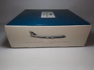 1:200 Hogan B747-400ERF Cathay Pacific Cargo B-LIA - Picture 1 of 2