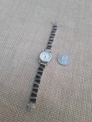 Reloj de cuarzo vintage de plata de ley y ónix negro para mujer talla 6 Foto 1 de 4
