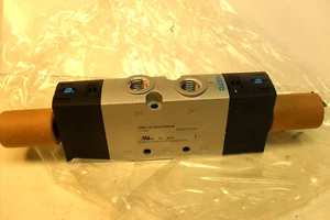 Festo VUVS-L25-B52-N14-F8 - 57556 Solenoid Valve - Picture 1 of 4