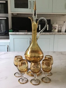 Italian Gold Glass Decanter With Five Glasses - All Have Gold Leaf Decortion - Picture 1 of 7