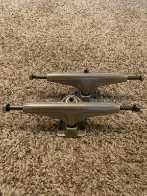 Tracker Axis 161mm 9” Axle 4 Hole Baseplates Skateboard Trucks - Image 1 of 4