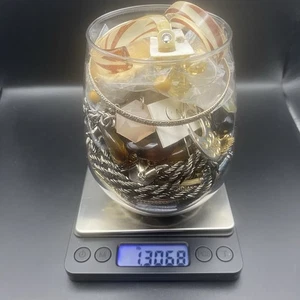 Lote misterioso de bisutería portátil vintage a moderno de 1,3 lb materiales mixtos - Imagen 1 de 9