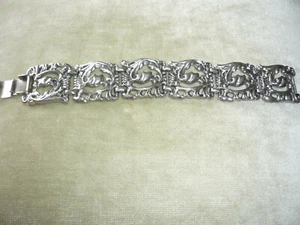 PRECIOSA PULSERA DE COLECCIÓN TONO PLATEADO, BELLAMENTE DETALLADA, 1' DE ANCHO - Imagen 1 de 5