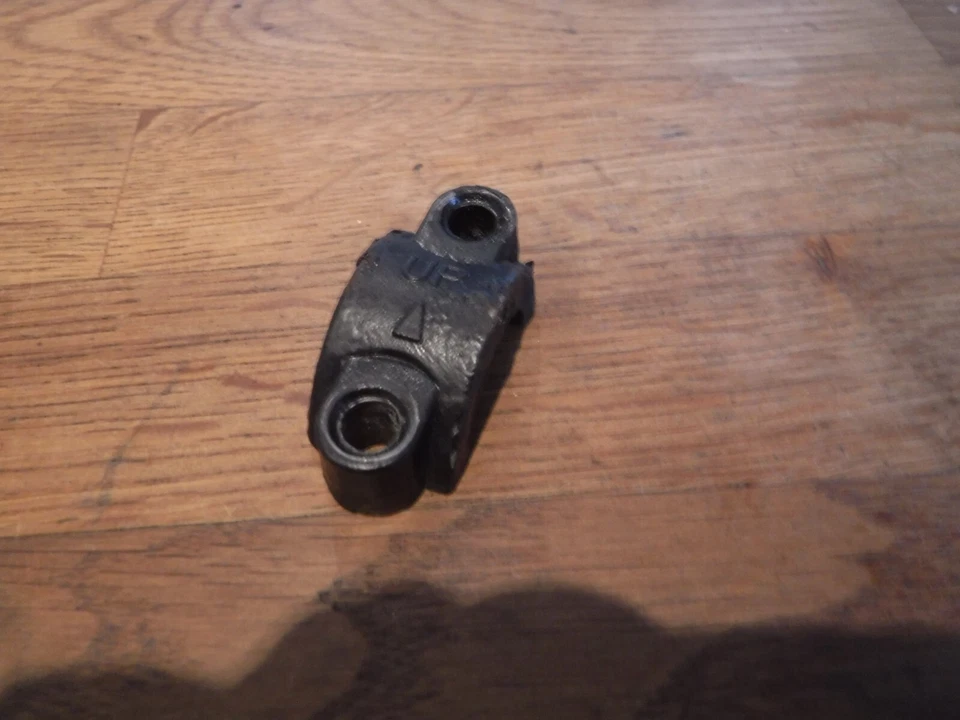 Abrazadera de cilindro maestro delantero Aprilia RS 125 (1999-2005) Foto 1 de 1