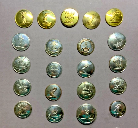 21 MIXED LOT ANTIQUE WEAPONS LIVERY COAT BUTTONS GILT & SILVERPLATE 19th-20th C Cover