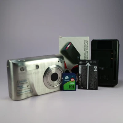 HP Digital Camera Photosmart R927 8.2MP Silver Tested Full Working Set - Image 1 of 4