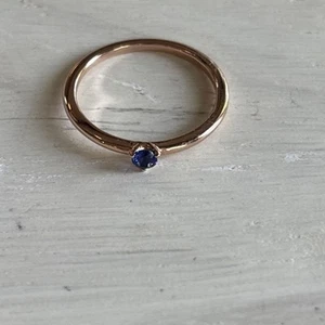 NUEVO Auténtico Anillo PANDORA Chapado en Oro Rosa Azul Solitario Cristal 189259C04 - Imagen 1 de 4