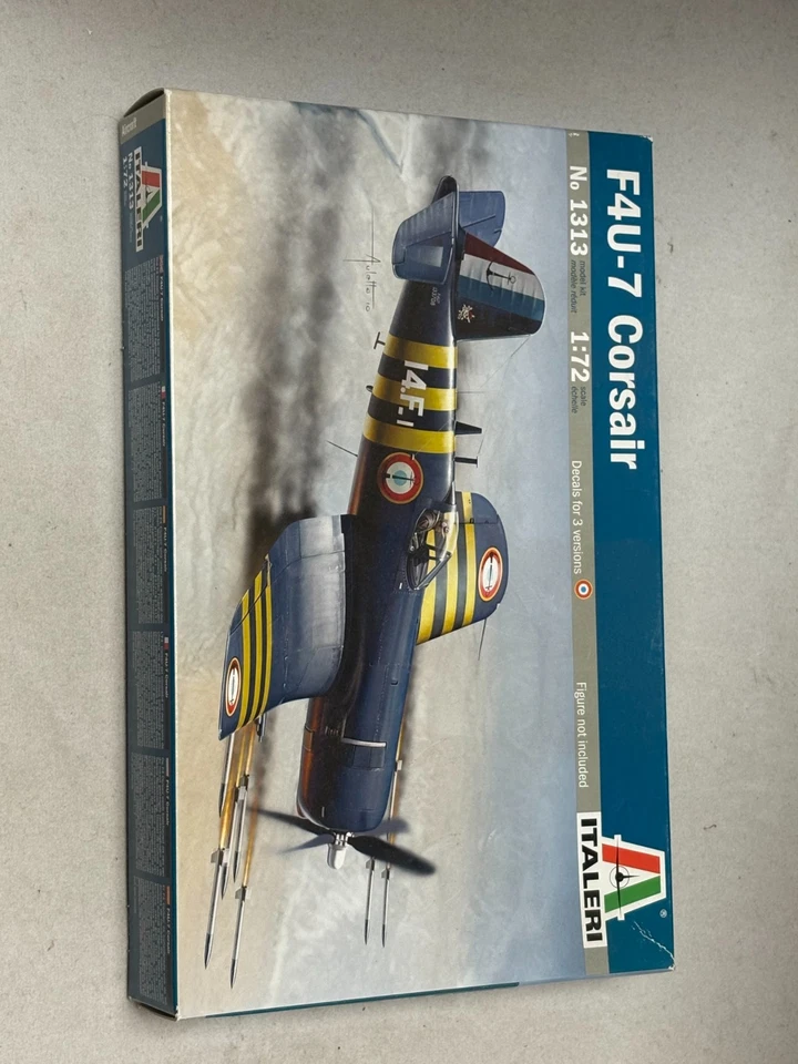 ITALERI F4U-7 CORSAIR 1:72 SCALE MODEL KIT WW2 CARRIER BASED FIGHTER AIRCRAFT - Photo 1/2