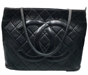 Schwarze gesteppte Chanel Tasche - Bild 1 von 7