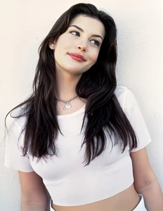 Liv Tyler | 8.5 X 11 in Glossy Photo | Sexy Actress - Picture 1 of 1