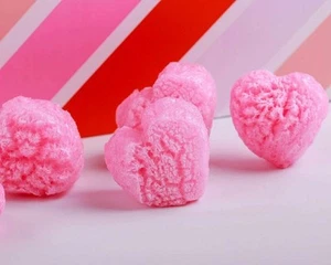 Bolsa de embalaje de cacahuetes biodegradable FunPak Pink Hearts de 1,5 pies cúbicos - Imagen 1 de 4