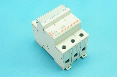 Portafusibles modular Legrand 005838 3 polos 10 x 38 mm 500 VAC (excluyendo fusibles) Foto 1 de 2