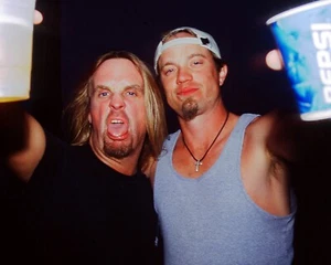 Slayer-Sevendust-Jeff Hanneman & Vince Hornsby-Tattoo the Earth 2000 Print-8x10 - Picture 1 of 4