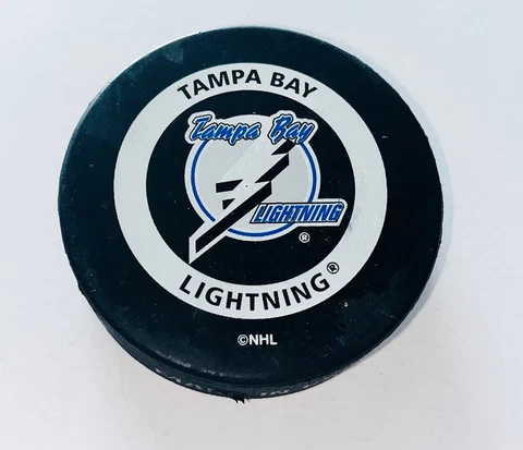 TAMPA BAY LIGHTNING NHL Official Game Hockey Puck In Glas Co #1 Cover