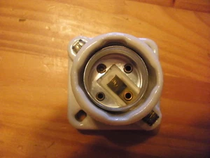 NUEVO - LEVITON 19062 Blanco Mediano Toma de Luz Base 660W 250V - Imagen 1 de 3