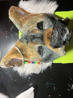 Máscara Therian de fieltro forrada de coyote Foto 1 de 2