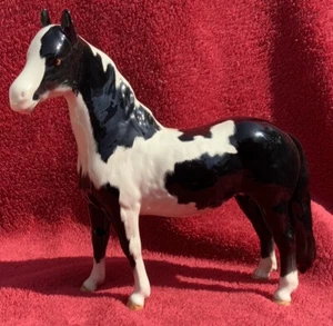 Vintage Beswick Horse #1373 Piebald Pinto Pony Black & White Figurine 16cm High - Picture 1 of 14