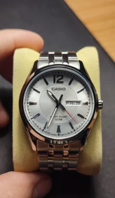 Orologio CASIO mod. MTP 1335 Uomo acciaio bianco  - Immagine 1 di 4