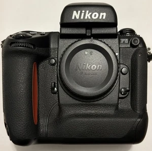 Nikon F5 body store demo unit 94% condition fully tested - Picture 1 of 10