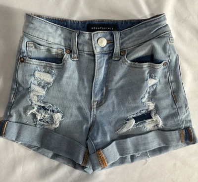 Pantalones cortos de mezclilla Aeropostale para mujer niña 00 puños desgastados Foto 1 de 4