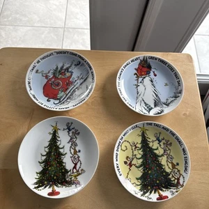 The Grinch dessert or appetizer plates 6 inches set of four - Picture 1 of 9