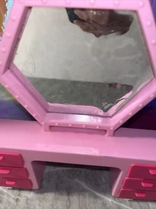 Barbie Make Me Pretty 1987 mesa de tocador con espejo en forma de pentágono 6 cajones - Imagen 1 de 9