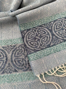 Schal Scottish Celtic – NEU – Keltisches Muster Knoten – Made in Scotland | Blau - Bild 1 von 4