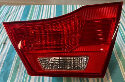 Luz trasera interior derecha lado pasajero Kia Optima 2009-10 con bombillas OEM envío gratuito B14 Foto 1 de 4