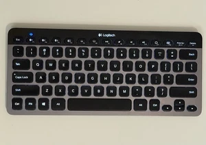Logitech K810 Bluetooth Illuminated Keyboard – Rare, Excellent Condition - Zdjęcie 1 z 2