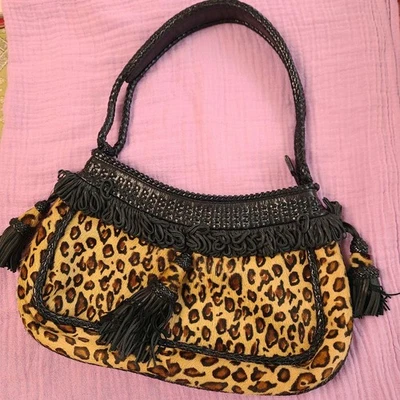 Bandolera informal Francesco Biasia estampado de leopardo flecos beige negra Foto 1 de 4