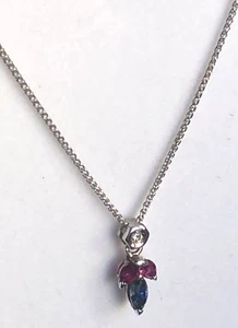 Collana Oro Bianco 750°/°° 18kt. Ciondolo Diamante Rubini Zaffiro Naturali - Foto 1 di 10
