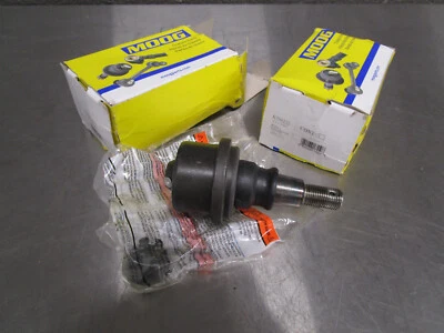 Juego de 2 rótulas Moog inferiores delanteras para Chevy Silverado 2500 3500 HD GMC Foto 1 de 3