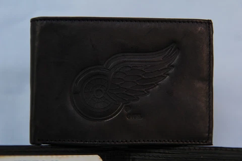 DETROIT RED WINGS   Leather BiFold Wallet   NEW  black 2 sb Cover