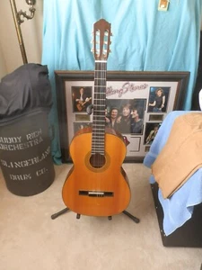 1988 TAKAMINE MODEL G 126 CLASSICIAL GUITAR WITH NEW STRINGS @ HARDSHELL CASE - Picture 1 of 12