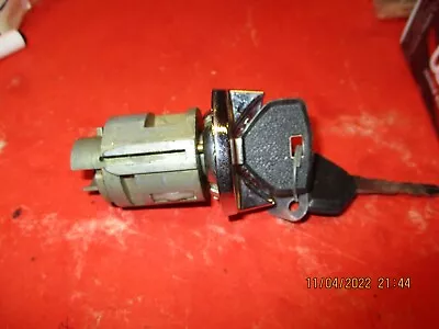 DODGE TRUCK--W/D/B-150-250-350-CARAVAN-DAKOTA-1990-1992 Ignition LOCK CYLINDER- - Image 1 of 3