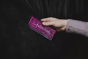 Mit Glitzer durch den Fellwechsel......fellschön® glitzerpink Pferdebürste NEU - Bild 1 von 8