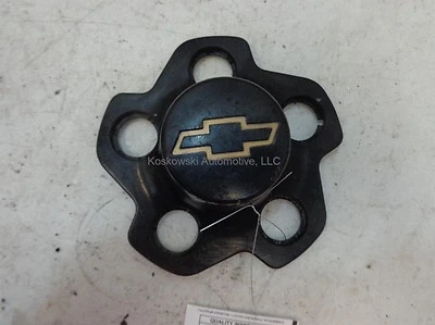 Tampa central de roda Chevy S10 preta 15710406 94 Chevrolet  - Imagem 1 de 4