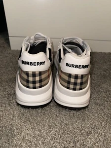 Size 10 - Burberry Regis Low Beige - Picture 1 of 5