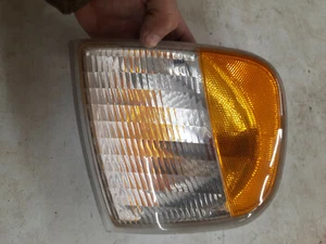 1997-2001 FORD EXPEDITION F150 RIGHT TURN SIGNAL CORNER LIGHT ASSEMBLY (LOT2) - Picture 1 of 3