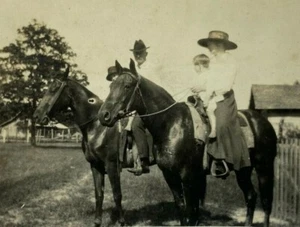 Man & Woman With Children On Horse B&W Photograph 2.75 x 4.5 - Picture 1 of 3